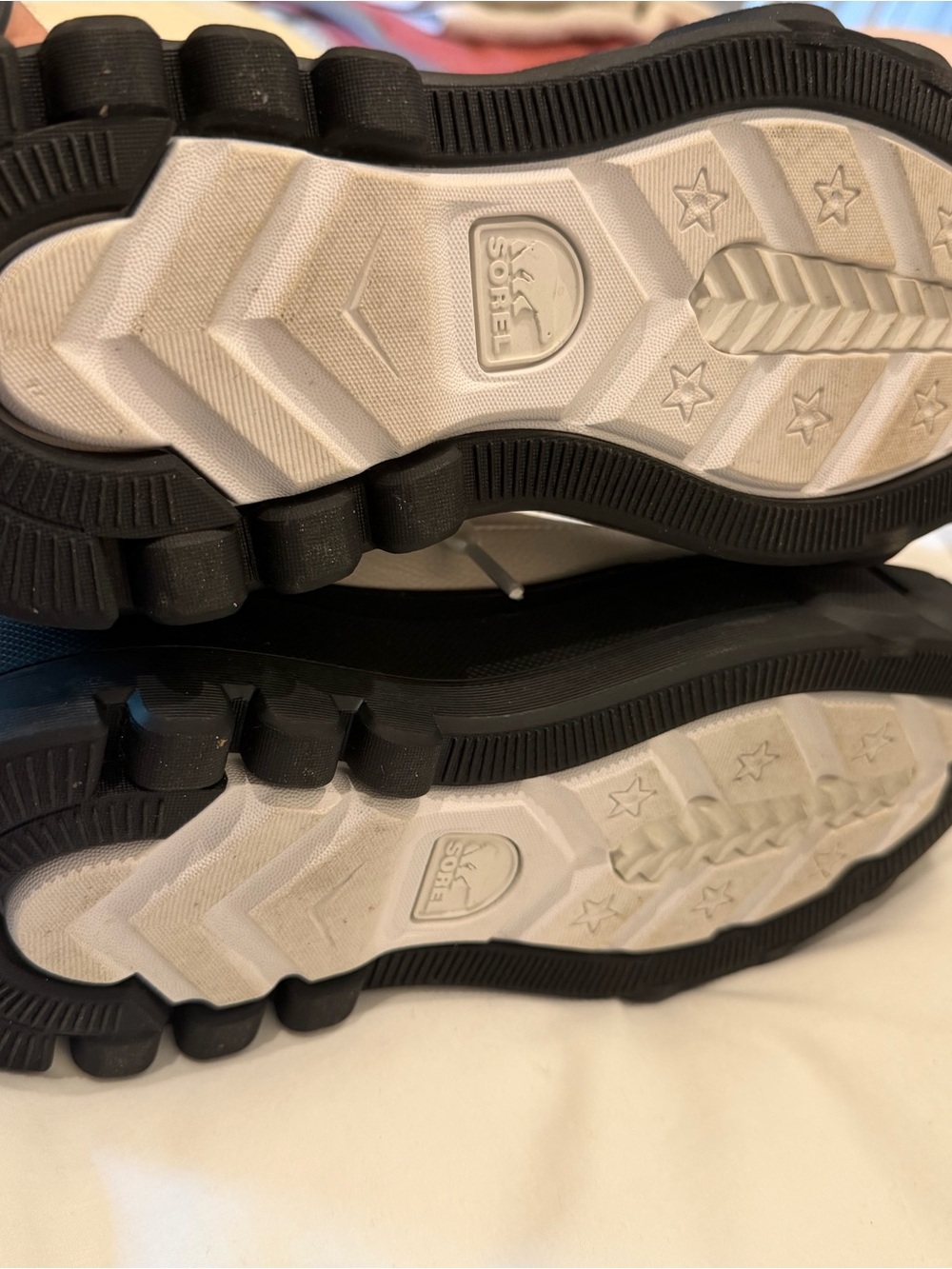 Sorel BNIB Women’s White Low-Top Sneakers with Black Soles. Waterproof. - Picture 4 of 7